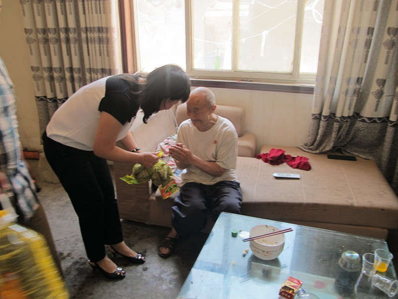 益和熱力公司端午節(jié)開展“送溫暖、獻愛心”活動